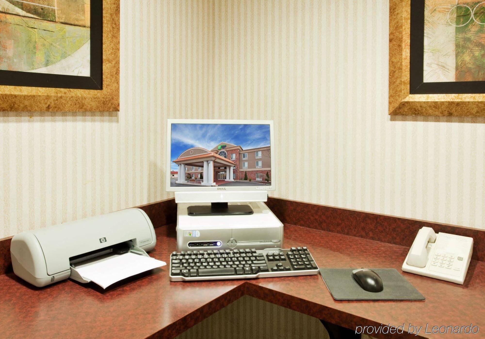 Holiday Inn Express Hotel & Suites Farmington, An Ihg Hotel Exterior foto